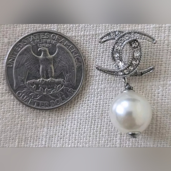 🔥Chanel CC Moon Crystal Faux Pearl Dangle Piercing Earrings - Picture 3 of 12